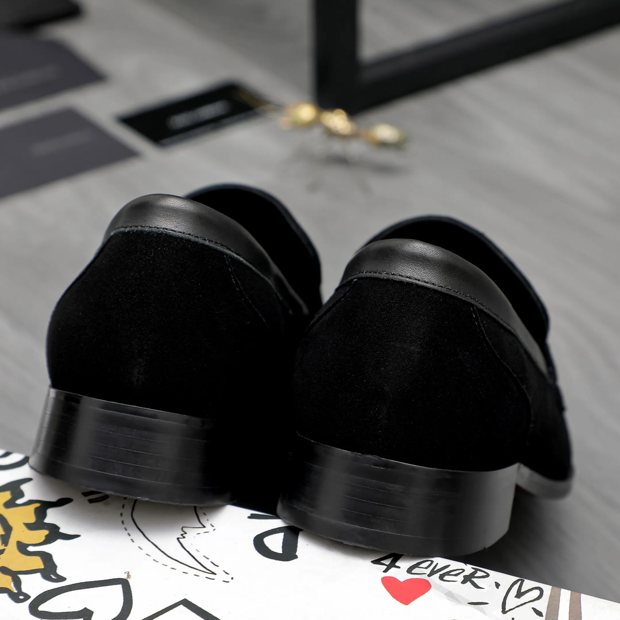 Men's shoes 💰500 Product trademark: DG (Dolce & Gabbana) business casual leather shoes Regular size: 38-45 (45 is custom-made and non-returnable) Product materials: Selected frosted cowhide upper, cowhide lining, original outsole